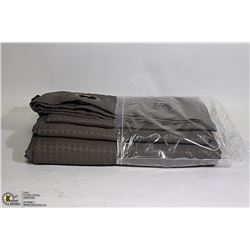 LOT OF 2 CURTAIN PANELS (REPACKAGED), MEASUREMENTS