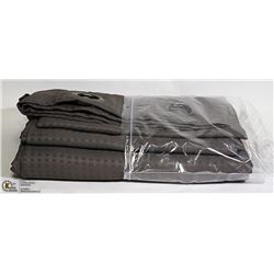 LOT OF 2 CURTAIN PANELS (REPACKAGED), MEASUREMENTS