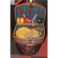 TWO BASKETS WITH GLASSES