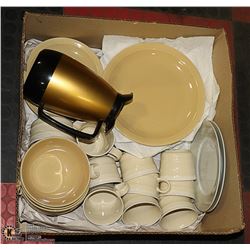 BOX WITH 32-PC DINNERWARE SET PLUS