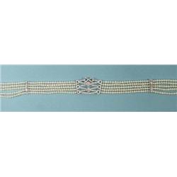 An 18 kt. white gold and diamond choker