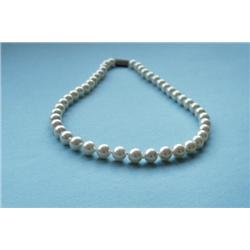 A very fine quality 8.5 -8 mm cultured 