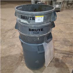 21" RUBBERMAID GARBAGE CANS QTY 4 LOCATED IN FORT MCMURRAY