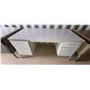 Image 2 : DOUBLE PEDISTAL DESK LOCATED IN REDWATER