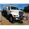 Image 4 : 2002 INTERNATIONAL 4700 Asphalt / Hot Oil Truck