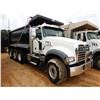 Image 4 : 2015 MACK GU713 Dump Truck