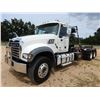Image 1 : 2020 MACK GR64F Roll Off Truck