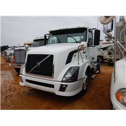 2011 VOLVO  Day Cab Truck