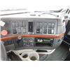 Image 15 : 2011 VOLVO  Day Cab Truck