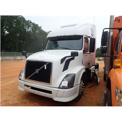 2014 VOLVO  Sleeper Truck