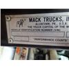 Image 8 : 2001 MACK TRUCK TRACTOR Day Cab Truck