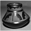 Image 1 : San Ildefonso Vase Matte on Black
