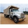 Image 4 : 2015 MACK GU713 Dump Truck