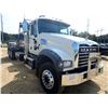 Image 2 : 2019 MACK GR64F Roll Off Truck