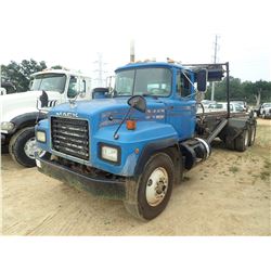 2000 MACK RD690S Roll Off Truck