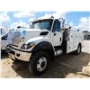 Image 1 : 2015 INTERNATIONAL 7400 Fuel / Lube Truck