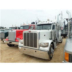 2015 PETERBILT 389 Sleeper Truck