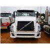 Image 5 : 2011 VOLVO  Day Cab Truck