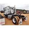 Image 2 : 2011 VOLVO  Day Cab Truck