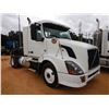 Image 4 : 2011 VOLVO  Day Cab Truck