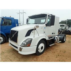 2011 VOLVO  Day Cab Truck