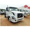 Image 2 : 2011 VOLVO  Day Cab Truck