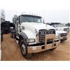 Image 2 : 2020 MACK GR64F Roll Off Truck