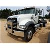Image 1 : 2020 MACK GR64F Roll Off Truck