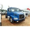 Image 2 : 2006 VOLVO  Day Cab Truck