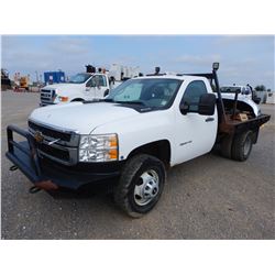 2013 CHEVROLET 3500 HD Flatbed Truck