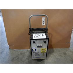 NAPA BATTERY CHARGER/ STARTER Shop Equipment