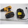 Image 1 : DEWALT 18 VOLT CORDLESS DRILL WITH BATTERY & CHARGER