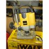 Image 2 : DEWALT 2 HP HEAVY DUTY ELECTRIC PLUNGE ROUTER