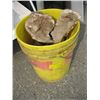 Image 1 : 1 PAIL OF ROCK AGATES