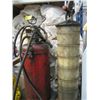 Image 1 : 2 OIL PUMPS AND SPRAYER