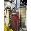 Image 2 : 2 OIL PUMPS AND SPRAYER