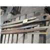 Image 1 : 2 BUNDLES OF TRACTOR HAY FORK TINES