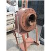 Image 2 : BLOWER ON A STAND
