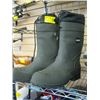 Image 1 : PR OF SIZE 12 INSULATED RUBBER BOOTS