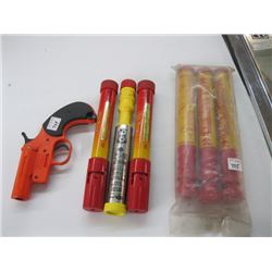 OLIN FLARE GUN, 6 HAND HELD FLARES