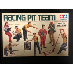 TAMIYA 1/20 GRAND PRIX COLLECTION RACING PIT TEAM UNASSEMBLED MODEL KIT