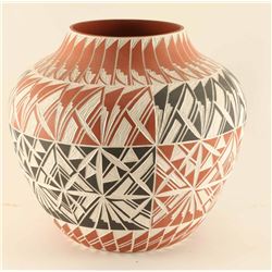 Accoma Incise Carved Pot