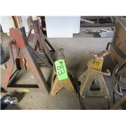 4 JACK STANDS (2 LARGE & 2 SMALL)