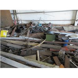 CABLE, HYDRAULIC HOSES & CONTENTS ON METAL SHELF ON NORTH WALL