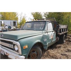 1970 GREEN CHEV 1 TON C/W GRAVEL BOX (AS IS - PARKED FOR SEVERAL YEARS)
