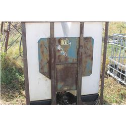 RECTANGULAR PLASTIC WATER TANK & GAUGE