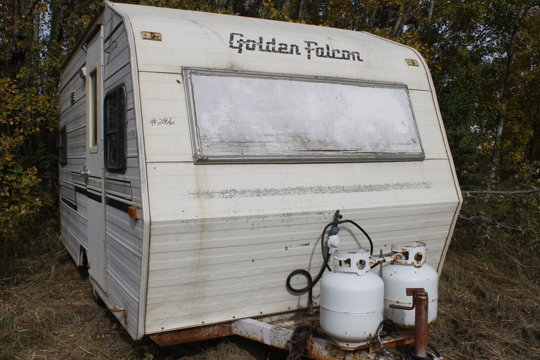GOLDEN FALCON SINGLE AXLE HOLIDAY TRAILER C/W TANKS