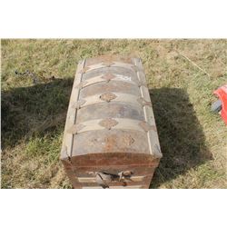 ANTIQUE TRUNK