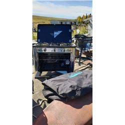 TRAILWOOD DUAL BURNER OUTDOOR STOVE/OVEN & BRADLEY SMOKE IN CASE (LIKE NEW) C/W ACCESSORIES