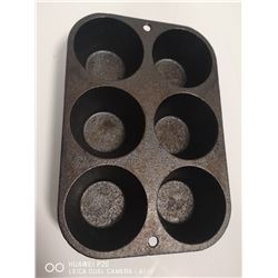 CAST IRON 7.5" X 5.5" MUFFIN PAN.